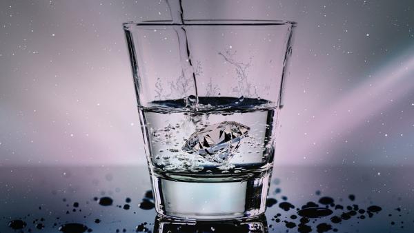 Полезно ли е да пием вода преди лягане
