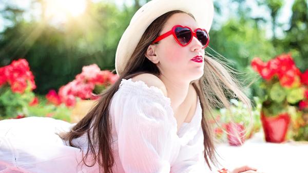Горещите летни дни и симптомите на месечния цикъл при жените