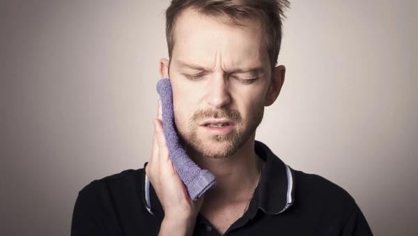 15 ефективни начина за облекчаване на болки в ухото