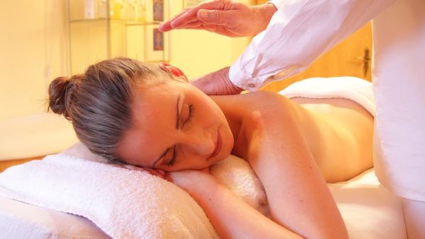 Кои са ползите от дълбоко тъканния масаж