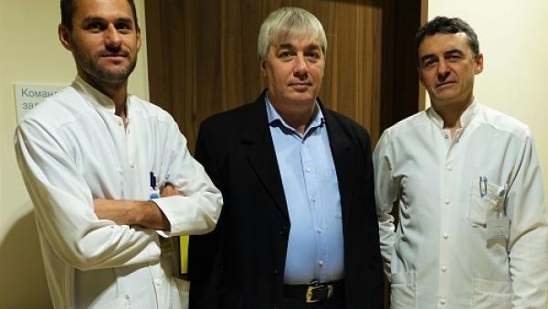 Български екип направи първото в света цялостно
ендопротезиране на аорта