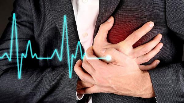 Каква първа помощ може да дадем при инфаркт и как да го разпознаем? Вижте първите симптоми!