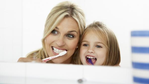 Кариесът при децата. Кога да започне грижата за детските зъби?