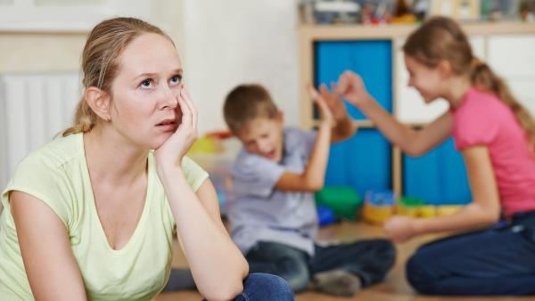 Проучване установи, че децата са 800% по-лоши, когато майките им са в стаята