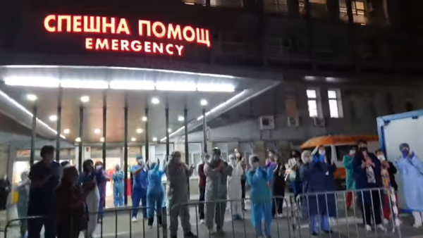 С трогателен жест медиците от Пирогов ни призоваха за съпричастност.Видео.