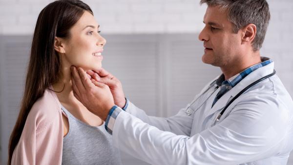 Какво означава Хипертиреоидизъм или хиперактивна щитовидна жлеза?
