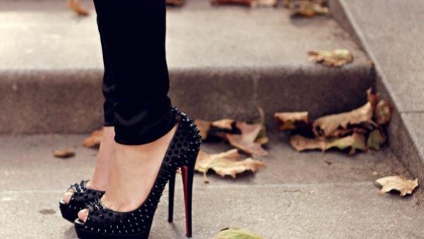 Обувки със секс съставки: Защо жените на високи токчета обезоръжават мъжете