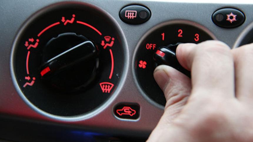 Знаете ли колко е опасно за здравето ви да пускате климатика в колата веднага?