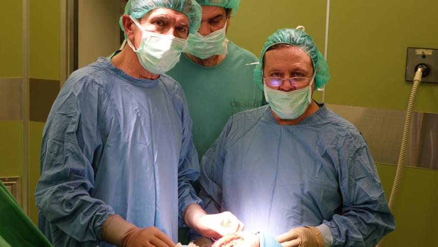 Лекари в Аджибадем Сити Клиник Болница Токуда конструираха и присадиха нова челюстна кост на пациентка с тумор