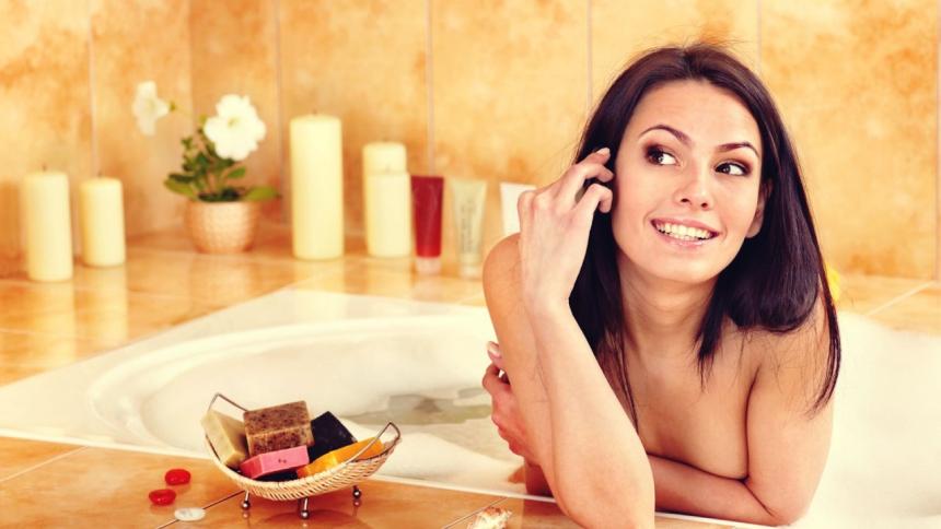 Какви са ползите от студения душ за косата, кожата и метаболизма?