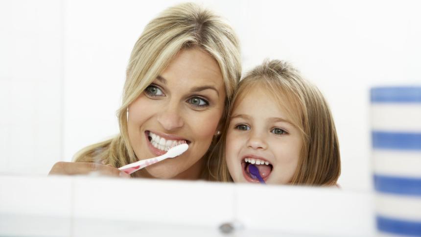 Кои храни са полезни и кои вредни за детските зъби?